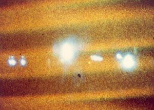 SERES DE LUZ ACERCÁNDOSE EN COLONIAS